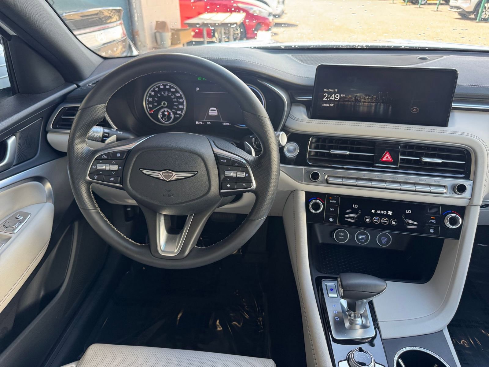 Used 2025 Genesis G70 2.5T image 34