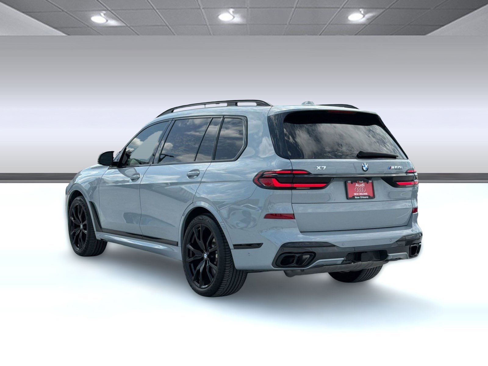 Used 2025 BMW X7 M60i AWD/4WD image 3
