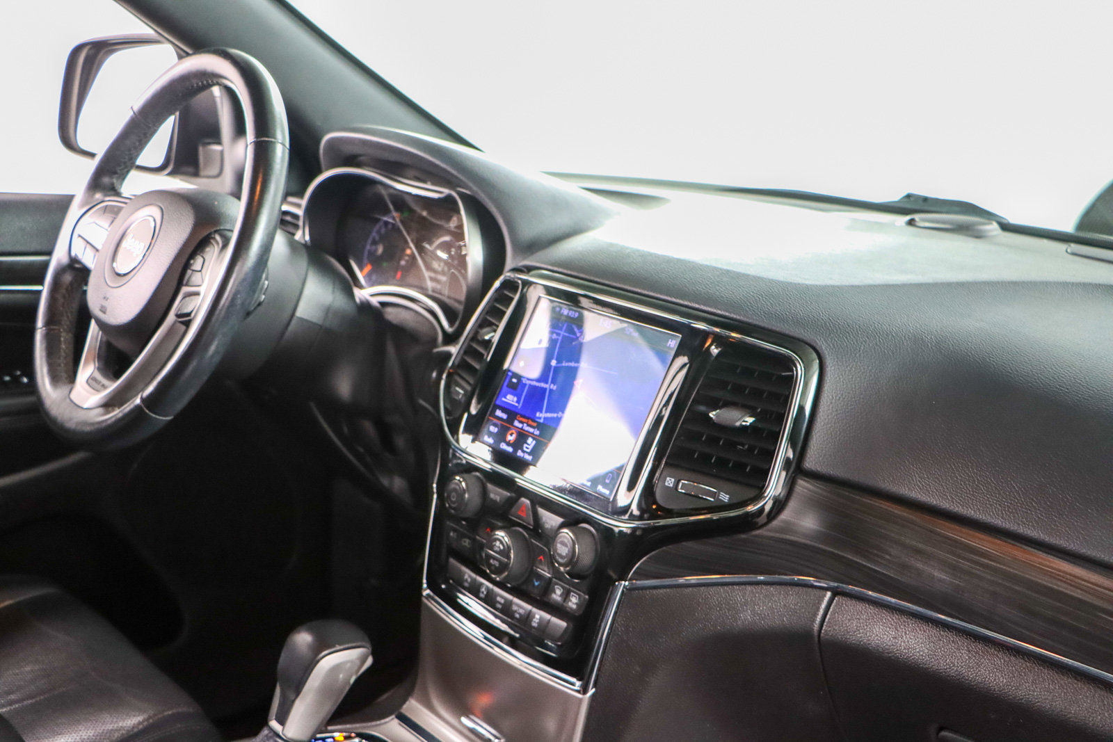 Used 2019 Jeep Grand Cherokee Limited w/ Luxury Group II image 26