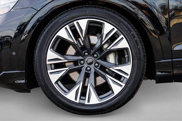 Used 2025 Audi Q8 Premium Plus w/ Premium Plus Package image 9