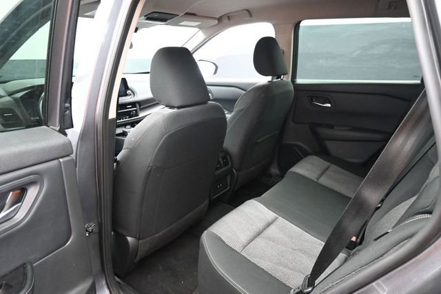 Used 2025 Nissan Rogue SV AWD/4WD image 14