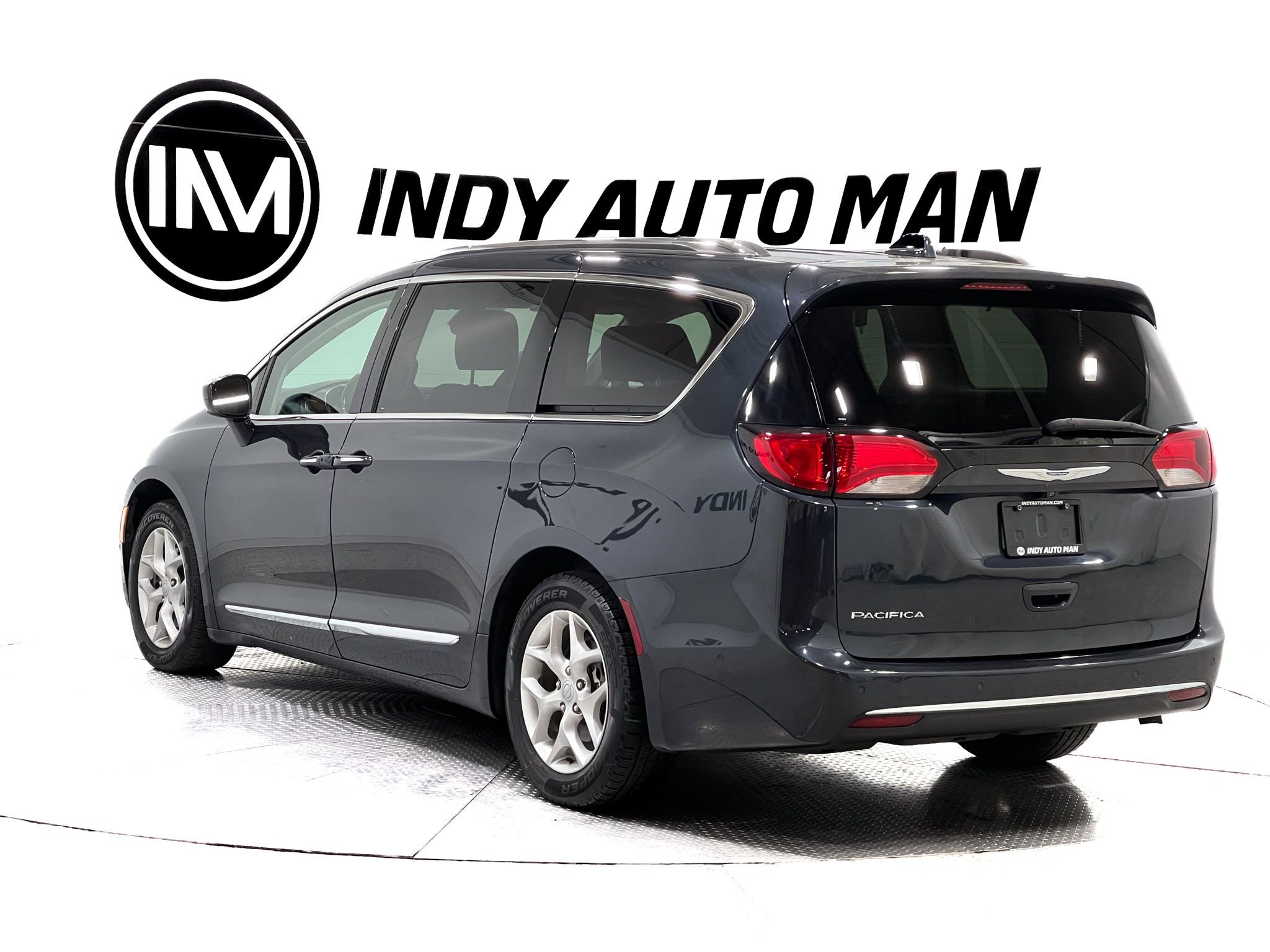 Used 2019 Chrysler Pacifica Touring-L Plus w/ Advanced Safetytec Group FWD image 6