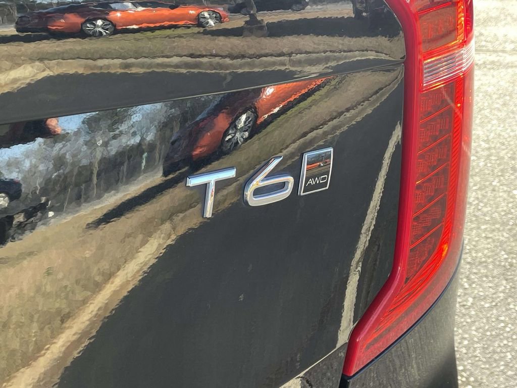 Used 2022 Volvo XC90 T6 Momentum w/ Advanced Package image 8