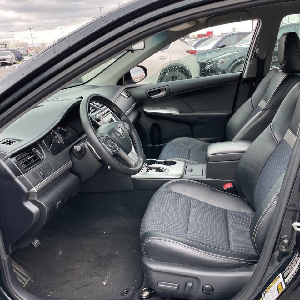 Used 2012 Toyota Camry SE image 2