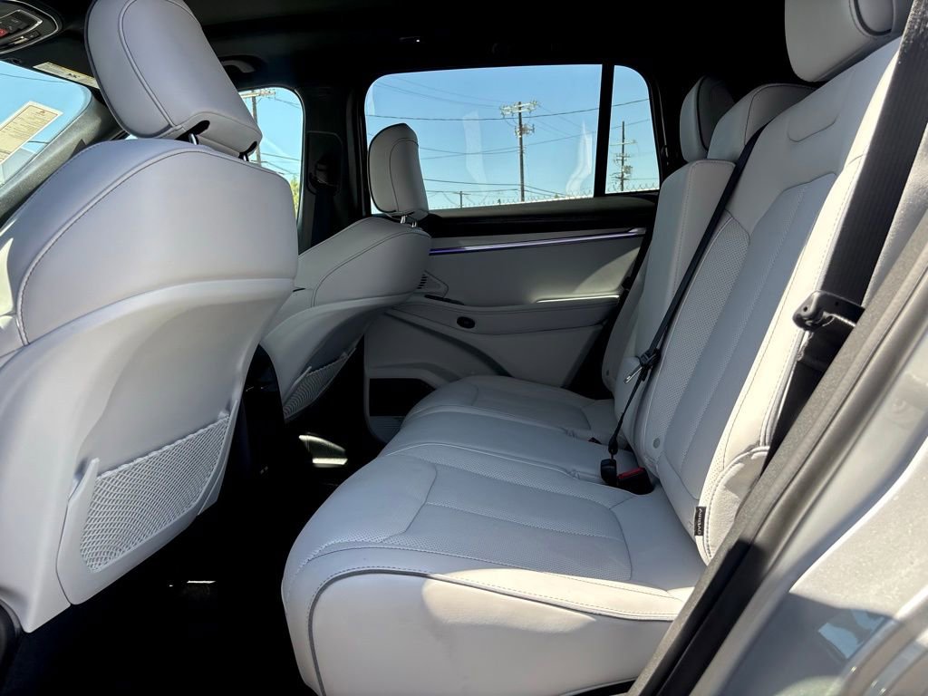 Used 2025 Jeep Wagoneer S Limited image 11