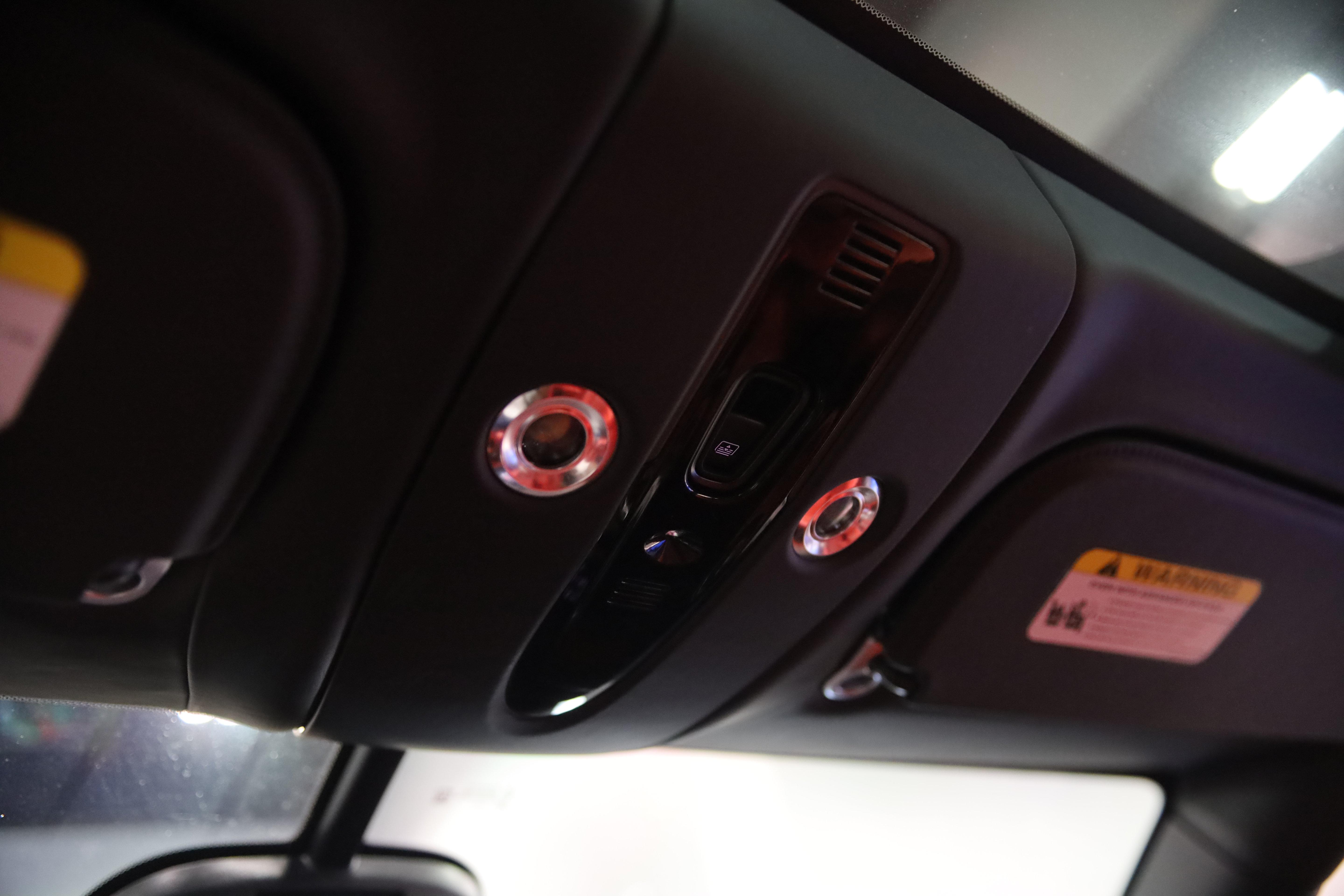 Used 2022 Aston Martin DBX AWD/4WD image 33