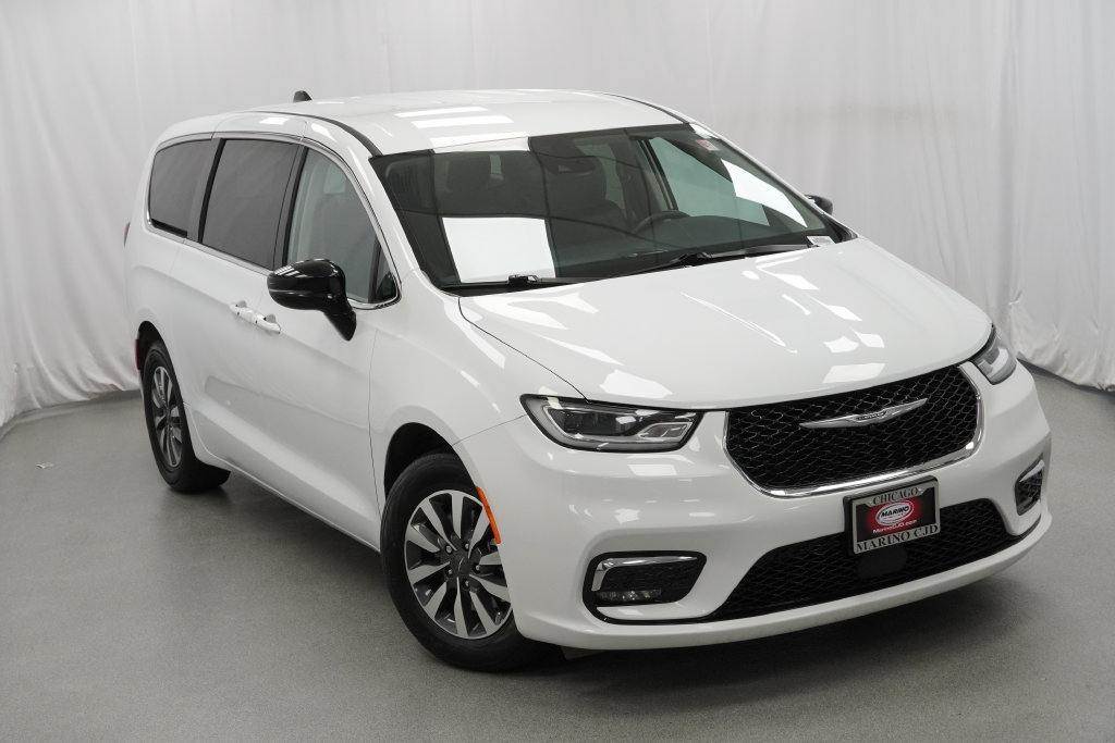 Used 2024 Chrysler Pacifica Limited FWD image 15