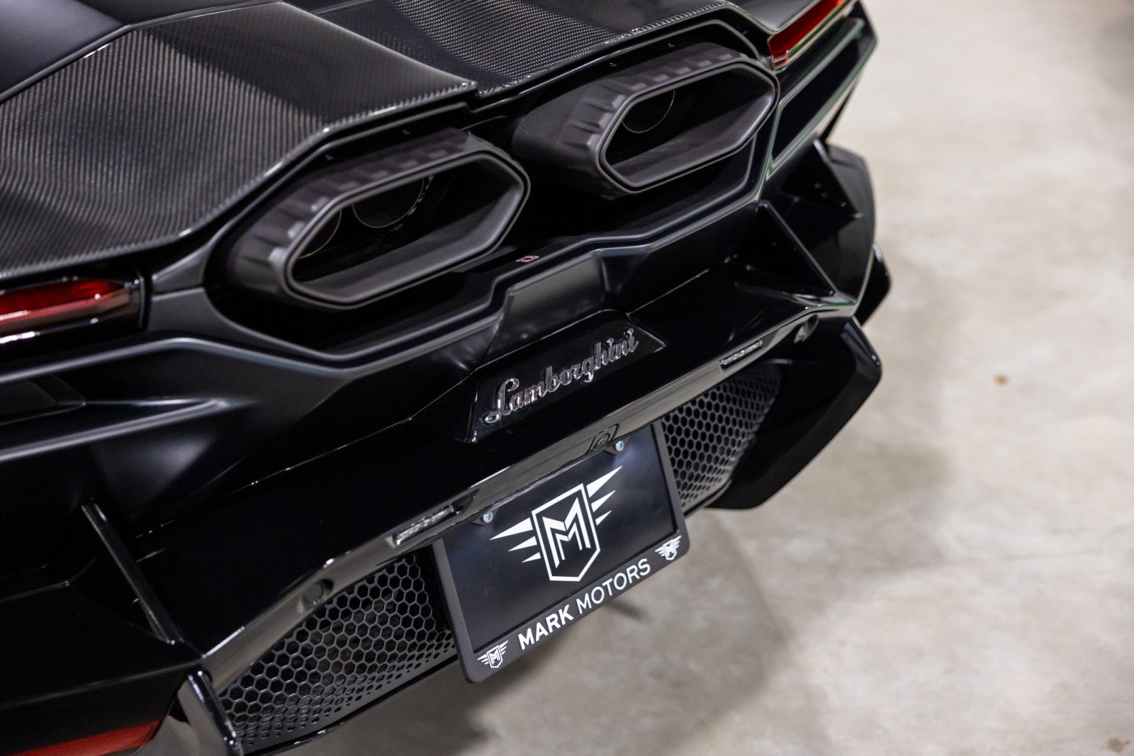 Used 2025 Lamborghini Revuelto image 15