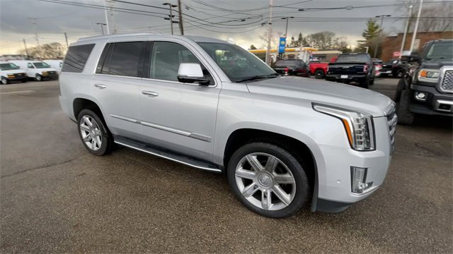 Used 2020 Cadillac Escalade Luxury image 2