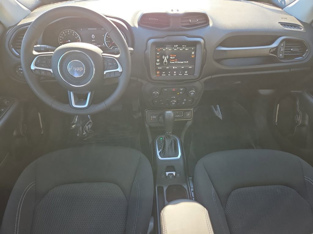 Used 2023 Jeep Renegade Altitude w/ Sun/Sound Group AWD/4WD image 10