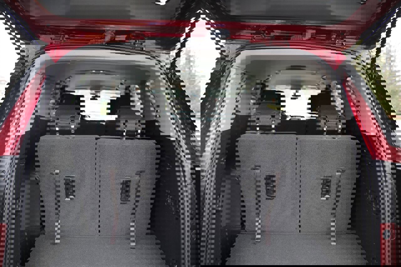 Used 2018 GMC Acadia SLE w/ LPO, Floor Liner Package image 17