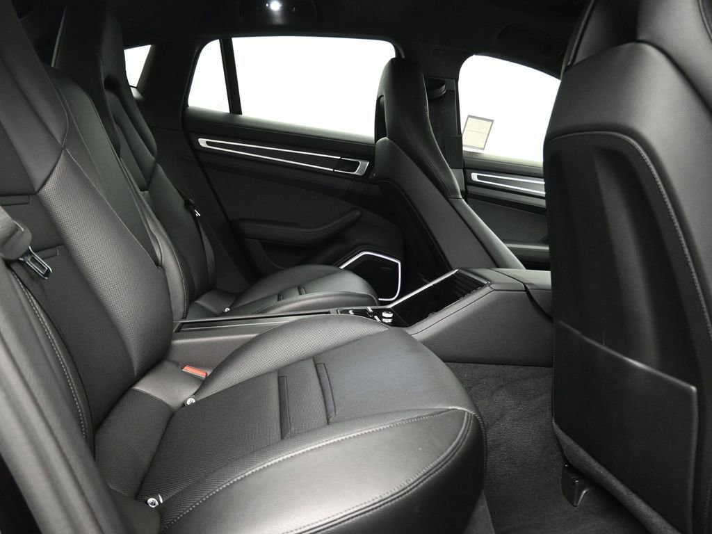 Used 2023 Porsche Panamera Platinum Edition image 17