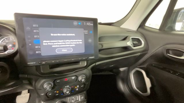 Used 2018 Jeep Renegade Latitude AWD/4WD image 36
