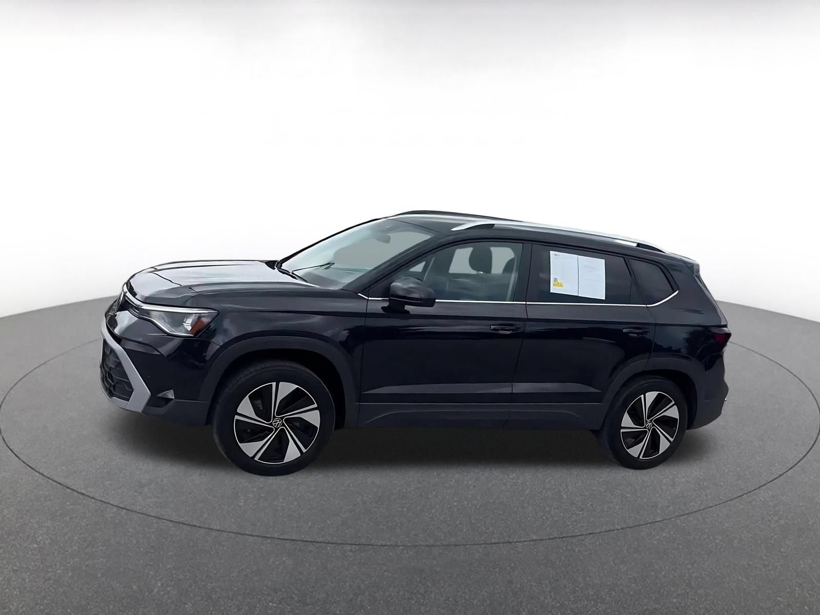Used 2026 Volkswagen Taos SE AWD/4WD image 8