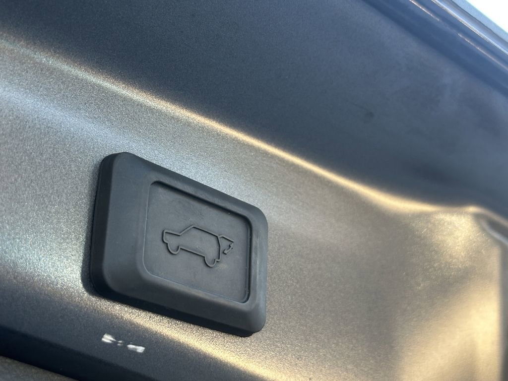 Used 2024 Toyota RAV4 XLE Premium image 9