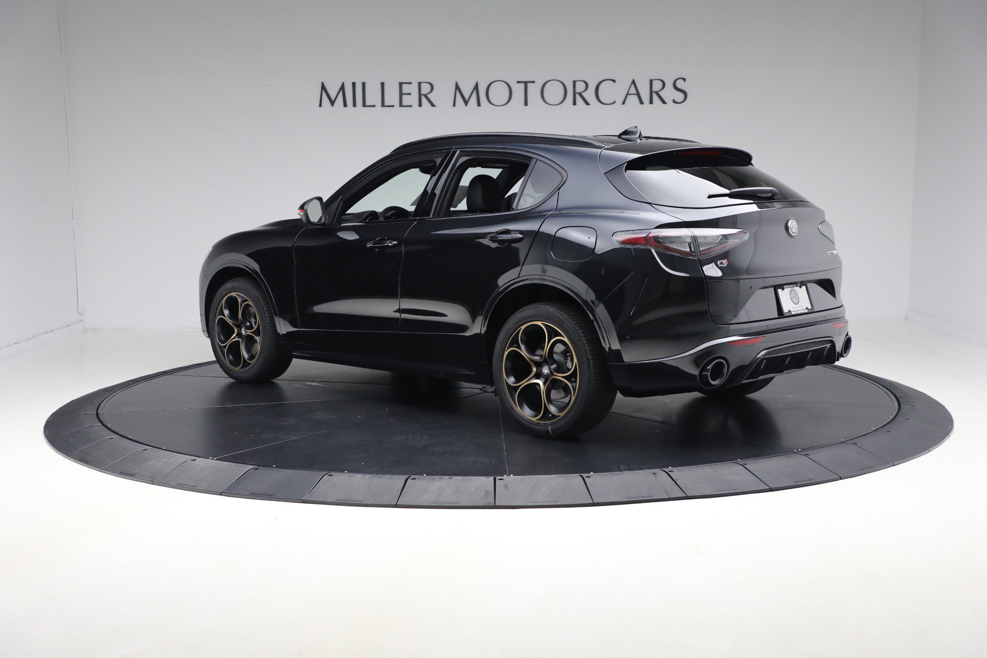 New 2025 Alfa Romeo Stelvio Sprint image 7