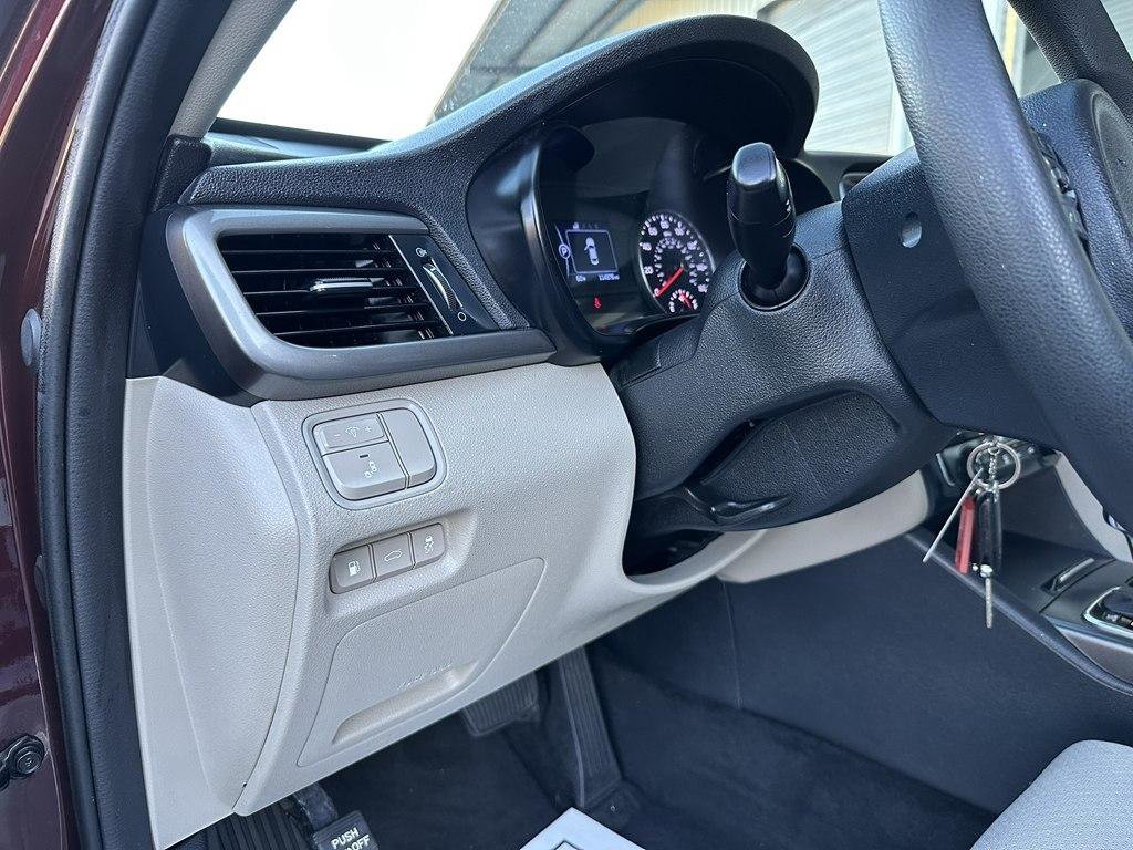 Used 2018 Kia Optima LX w/ 17" Alloy Wheels Package FWD image 14