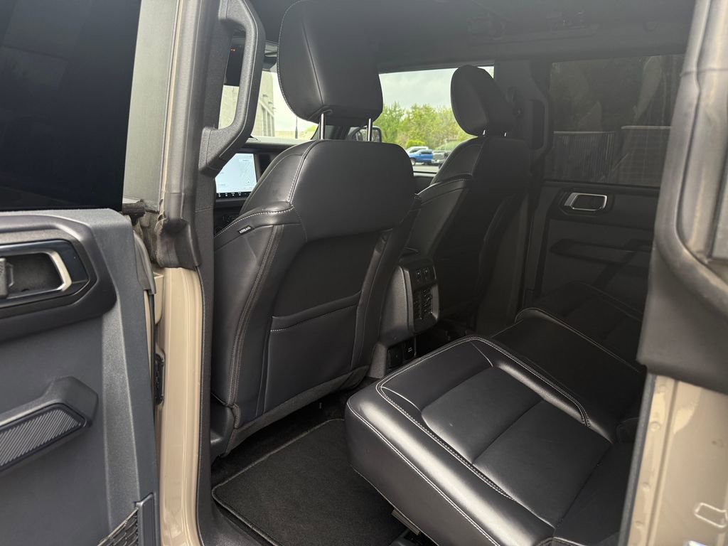 Used 2025 Ford Bronco Outer Banks AWD/4WD image 32