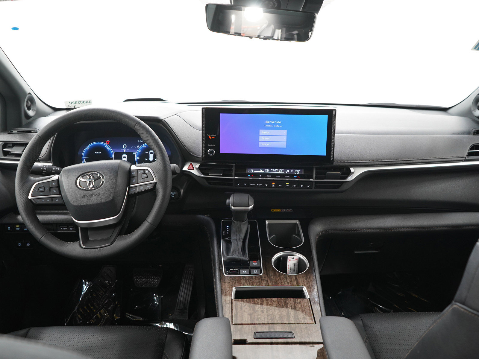 Used 2025 Toyota Sienna Platinum AWD/4WD image 17