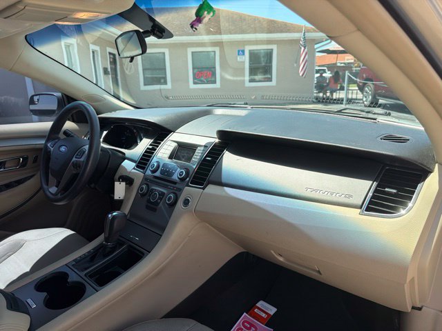 Used 2018 Ford Taurus SE FWD image 12