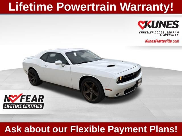 Used 2019 Dodge Challenger SXT RWD image 1