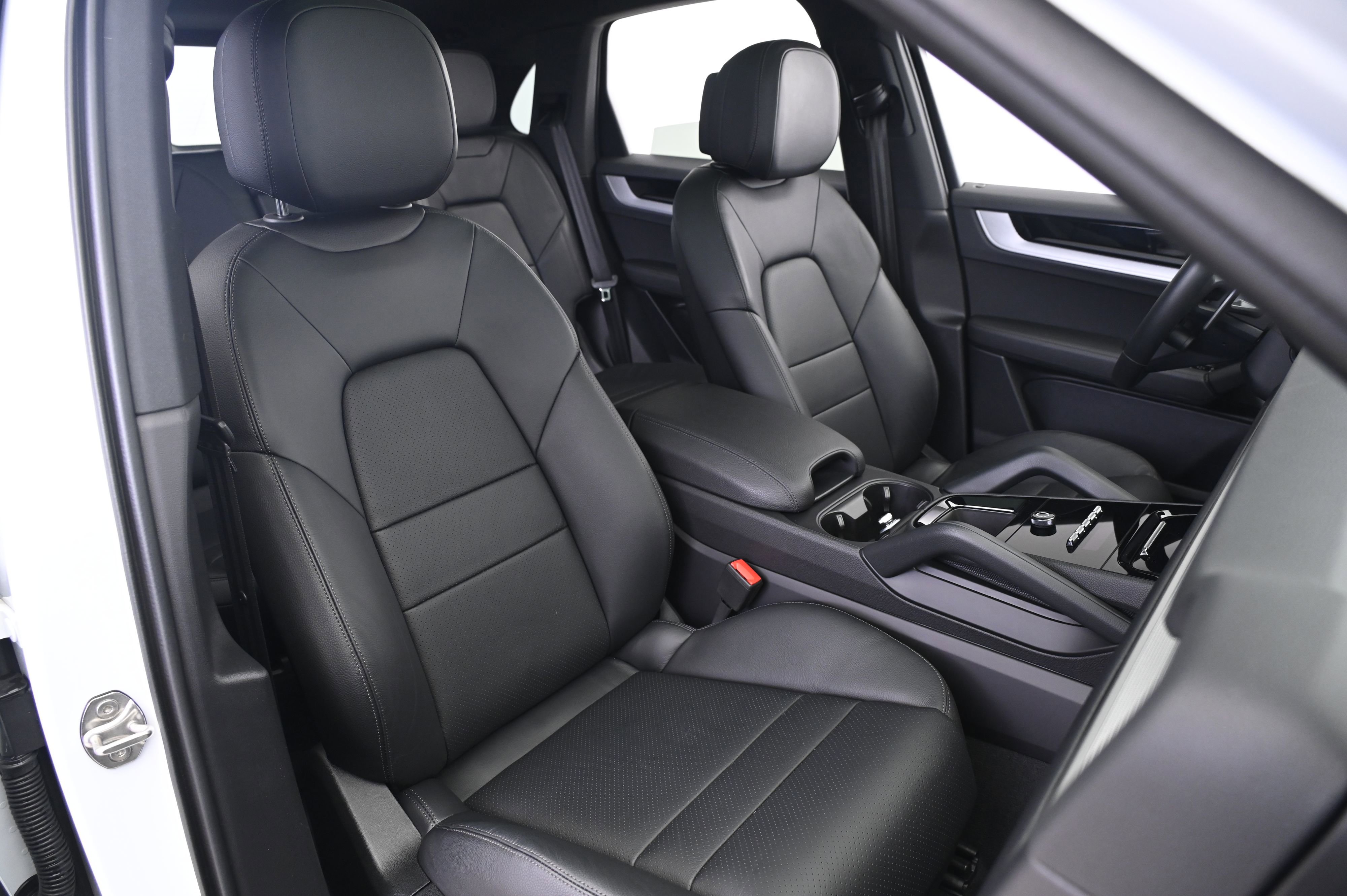 Certified 2025 Porsche Cayenne E-Hybrid image 24