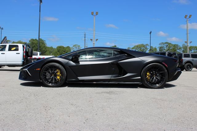Used 2024 Lamborghini Revuelto image 4