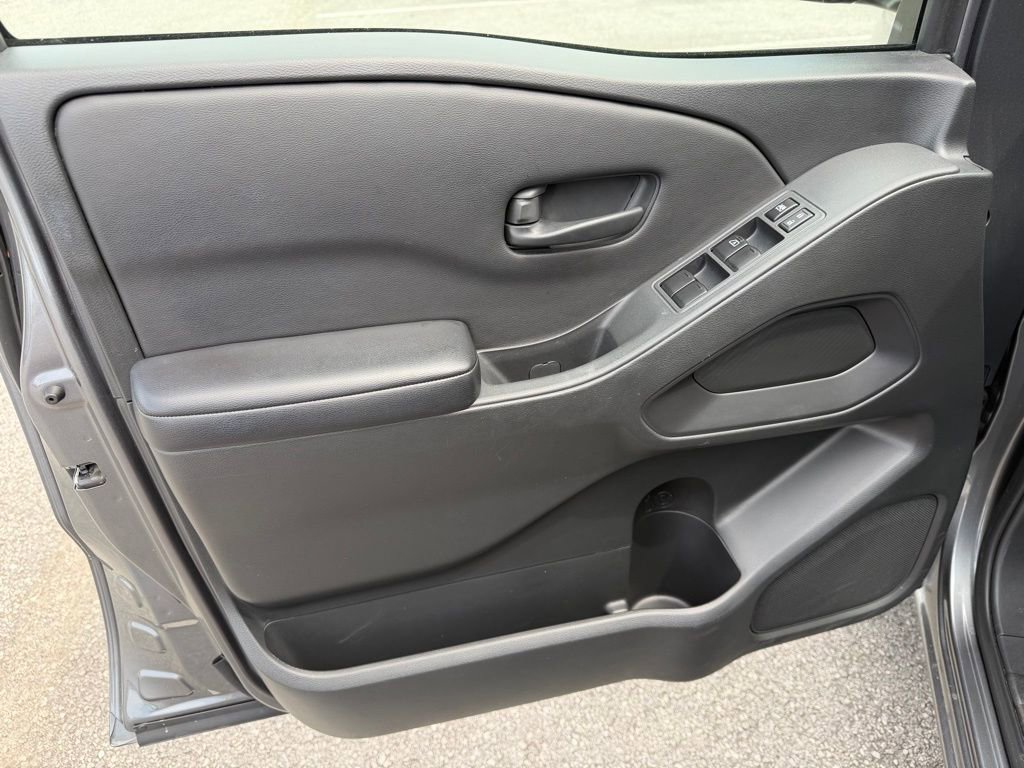 Used 2025 Nissan Frontier S image 12