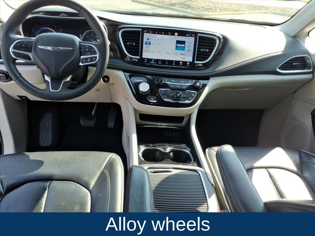 Used 2023 Chrysler Pacifica Limited image 25