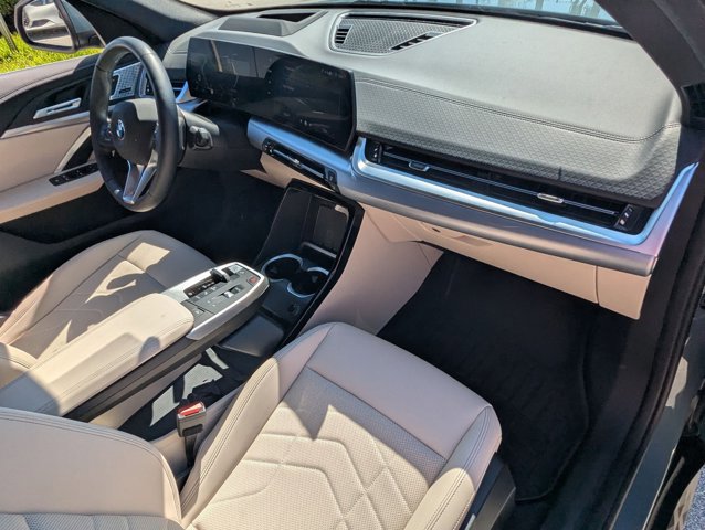 Used 2025 BMW X2 xDrive28i w/ Premium Package image 22