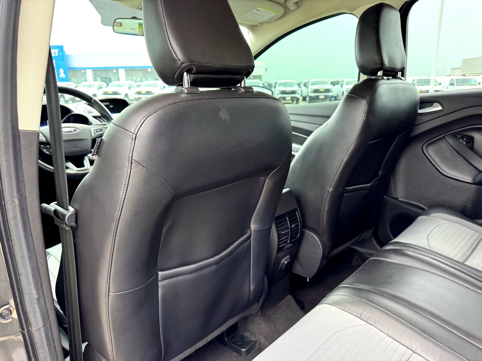 Used 2018 Ford Escape SE w/ SE Sport Appearance Package AWD/4WD image 18