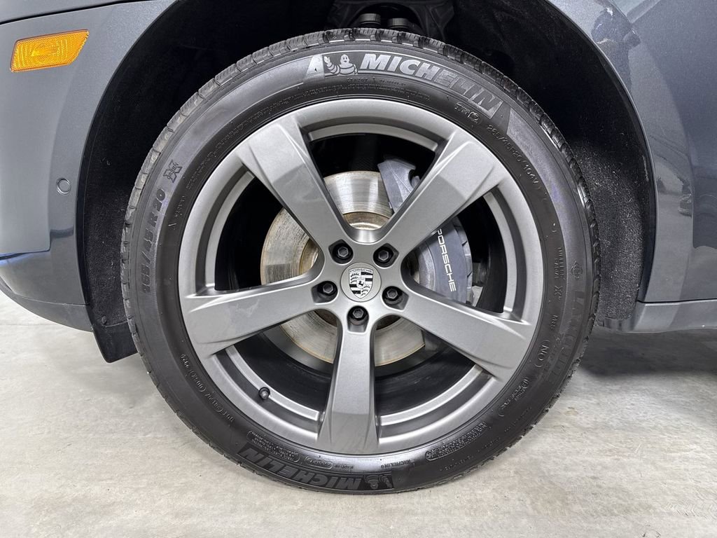 Certified 2025 Porsche Macan image 13