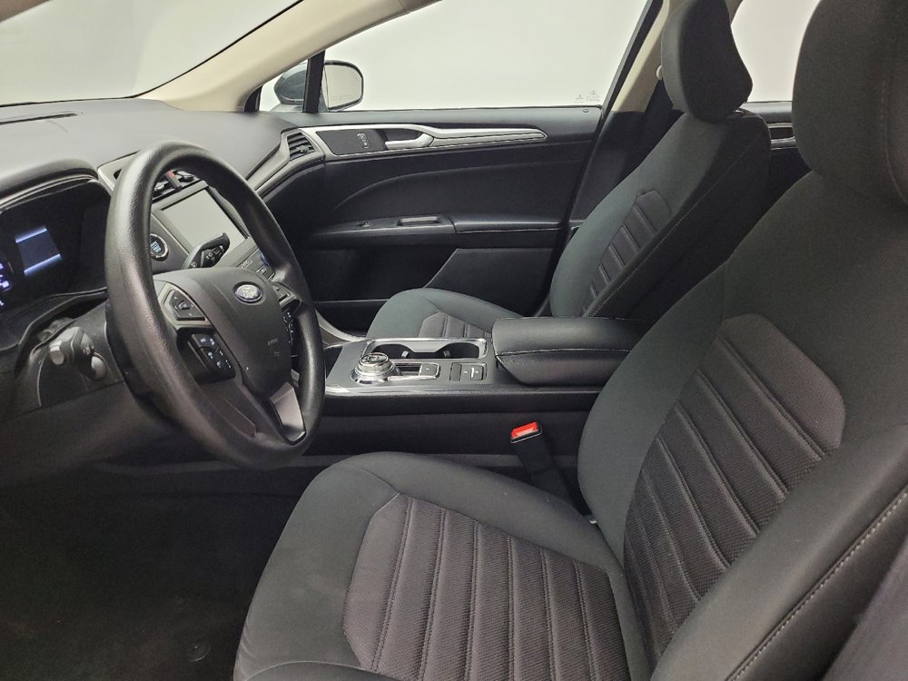 Used 2020 Ford Fusion SE FWD image 17