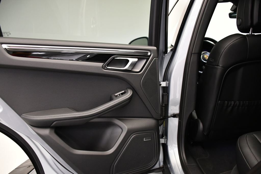 Certified 2026 Porsche Macan image 41