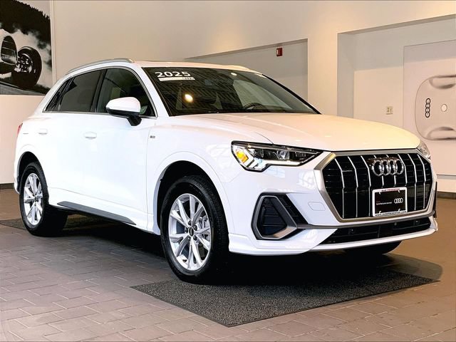 Used 2025 Audi Q3 2.0T Premium w/ Convenience Package AWD/4WD image 1