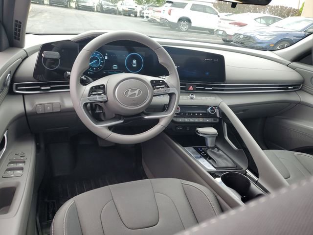 Certified 2024 Hyundai Elantra SEL w/ Convenience Package FWD image 9