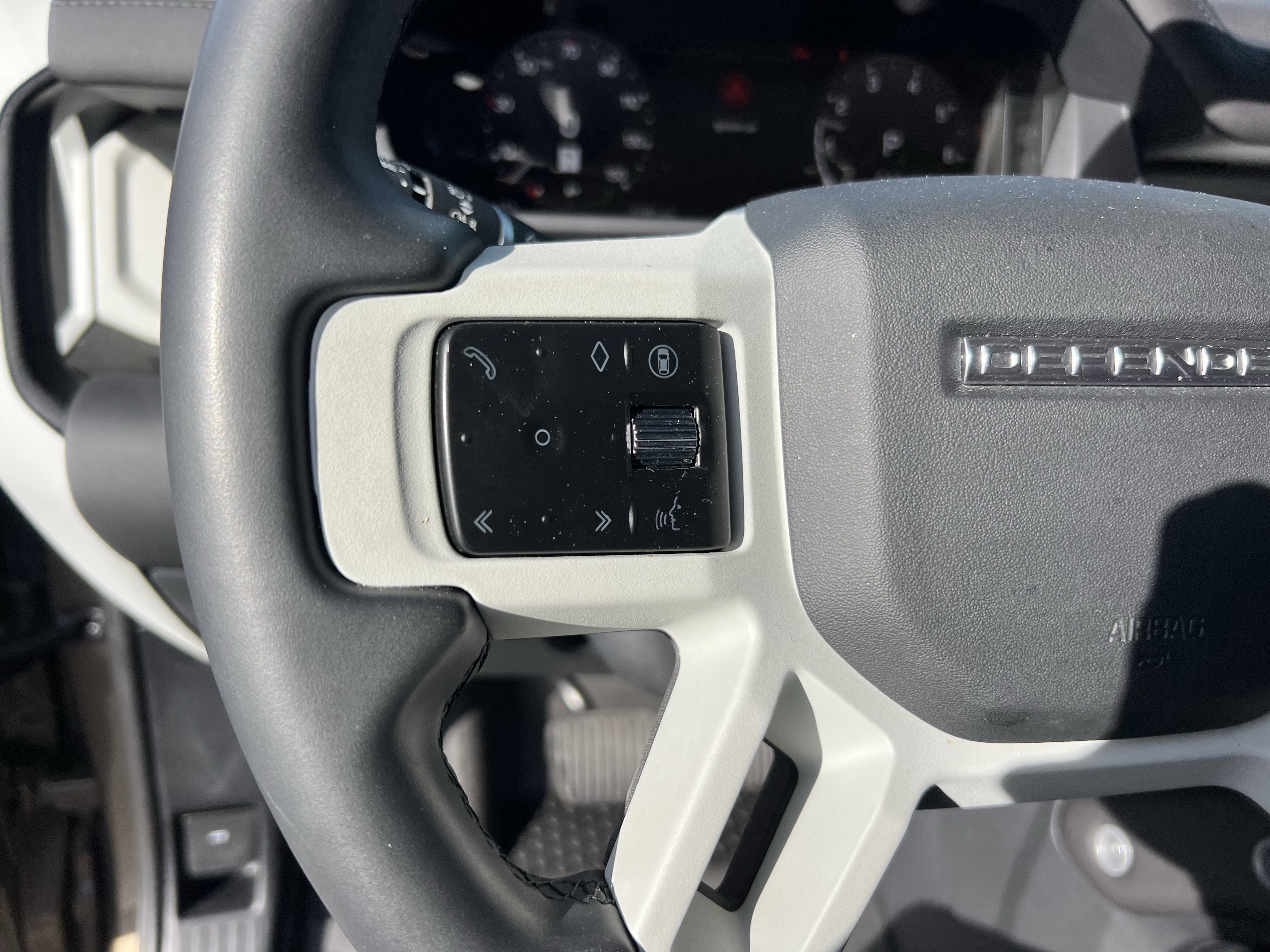 Certified 2024 Land Rover Defender 110 X-Dynamic SE image 20