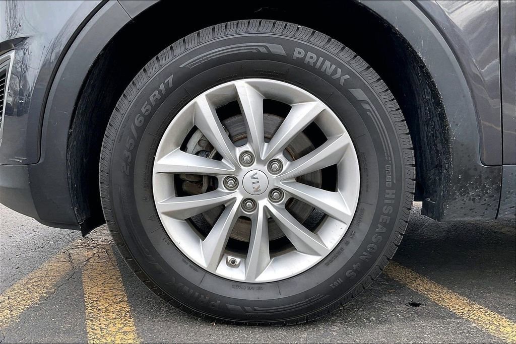 Used 2017 Kia Sorento LX image 10