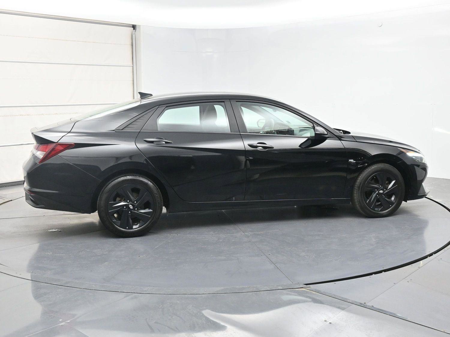 Used 2022 Hyundai Elantra SEL w/ Convenience Package FWD image 22