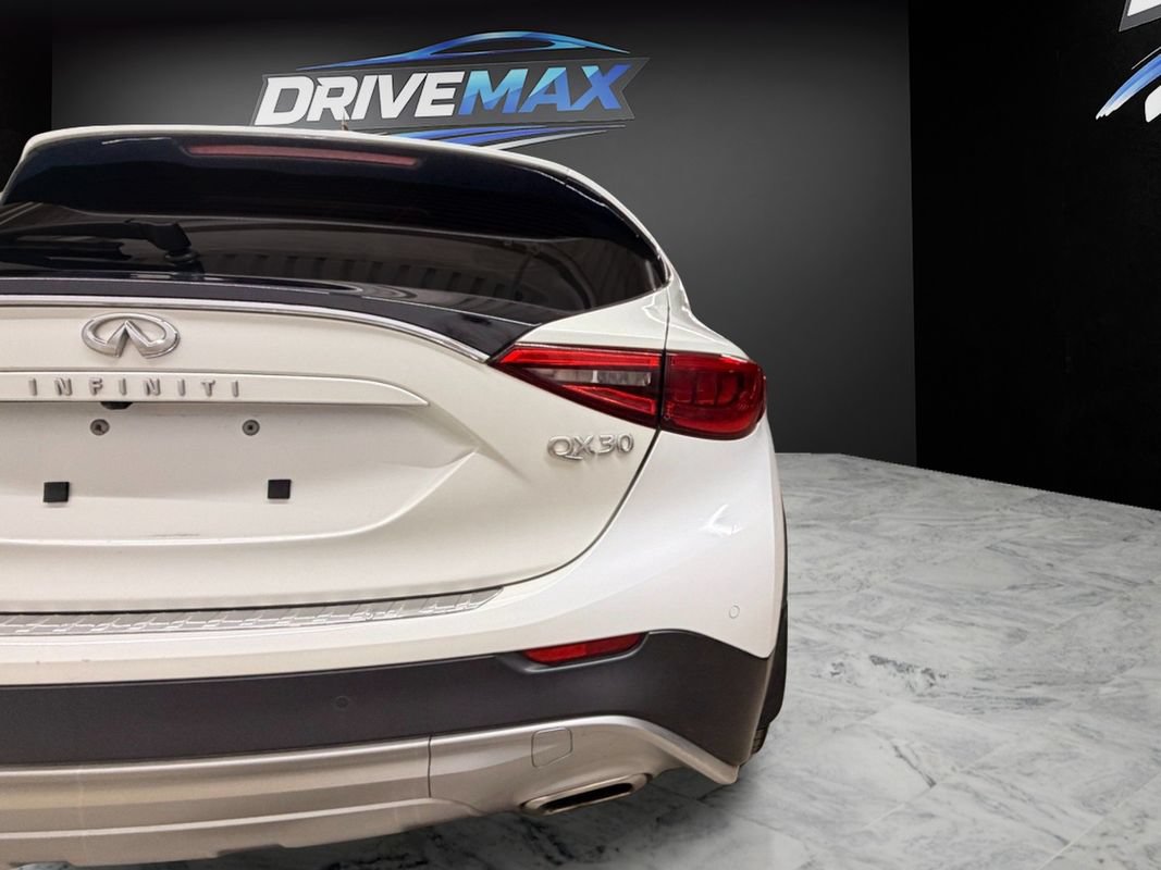 Used 2018 INFINITI QX30 Premium w/ Navigation Package AWD/4WD image 10