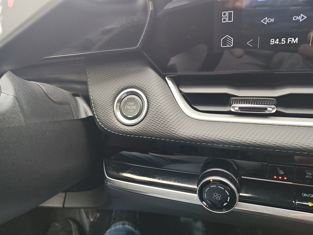 Used 2026 Chevrolet Equinox LT image 21