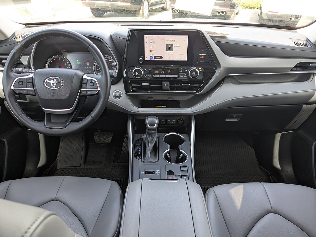 Used 2023 Toyota Highlander XLE FWD image 29