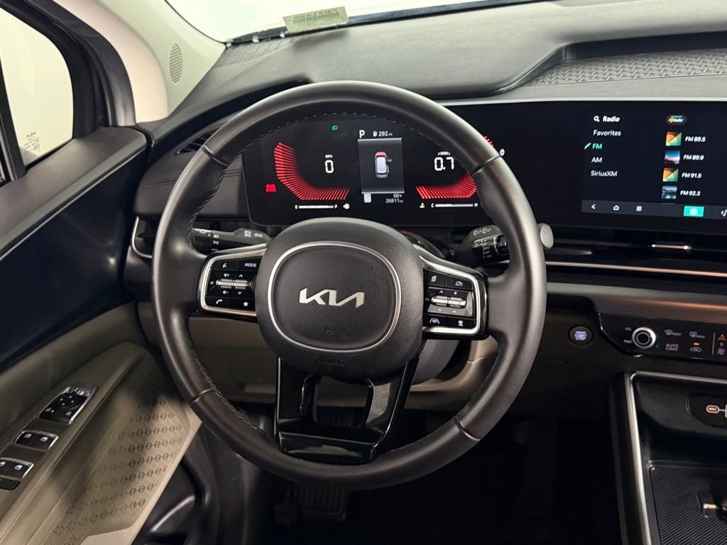 Used 2025 Kia Carnival image 14