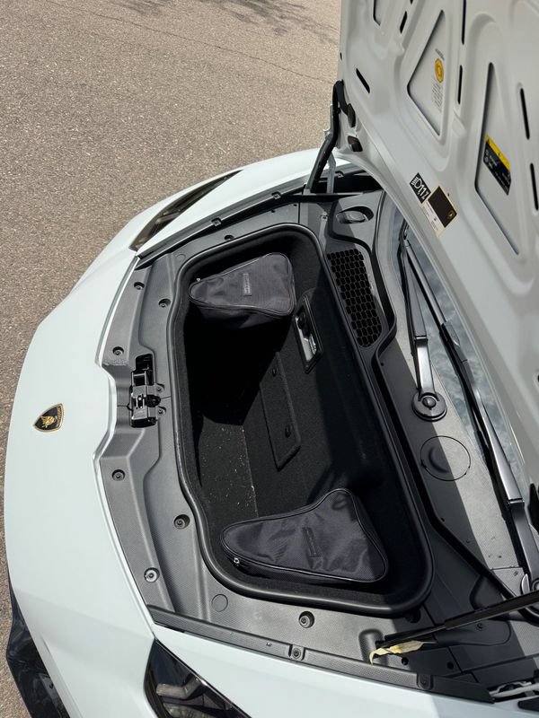 Used 2021 Lamborghini Huracan EVO RWD image 23