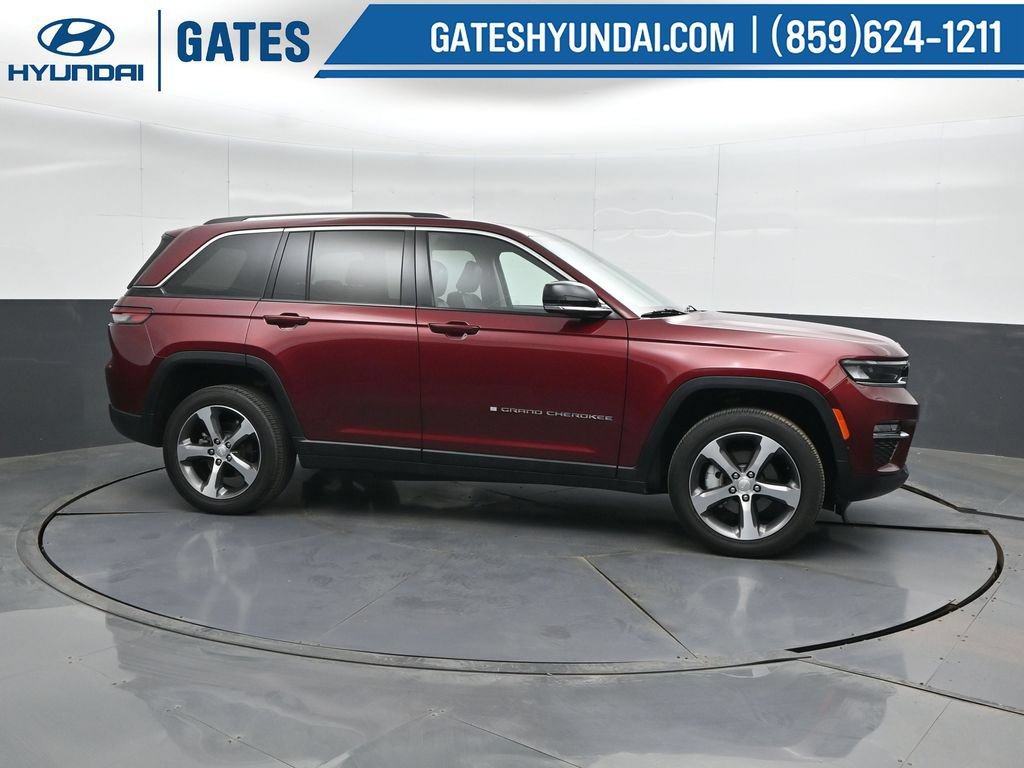Used 2023 Jeep Grand Cherokee Limited AWD/4WD image 1