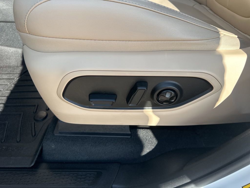 Used 2024 Jeep Grand Cherokee L Limited AWD/4WD image 16