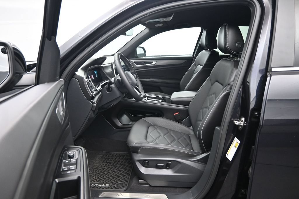 Used 2024 Volkswagen Atlas Cross Sport SE AWD/4WD image 22