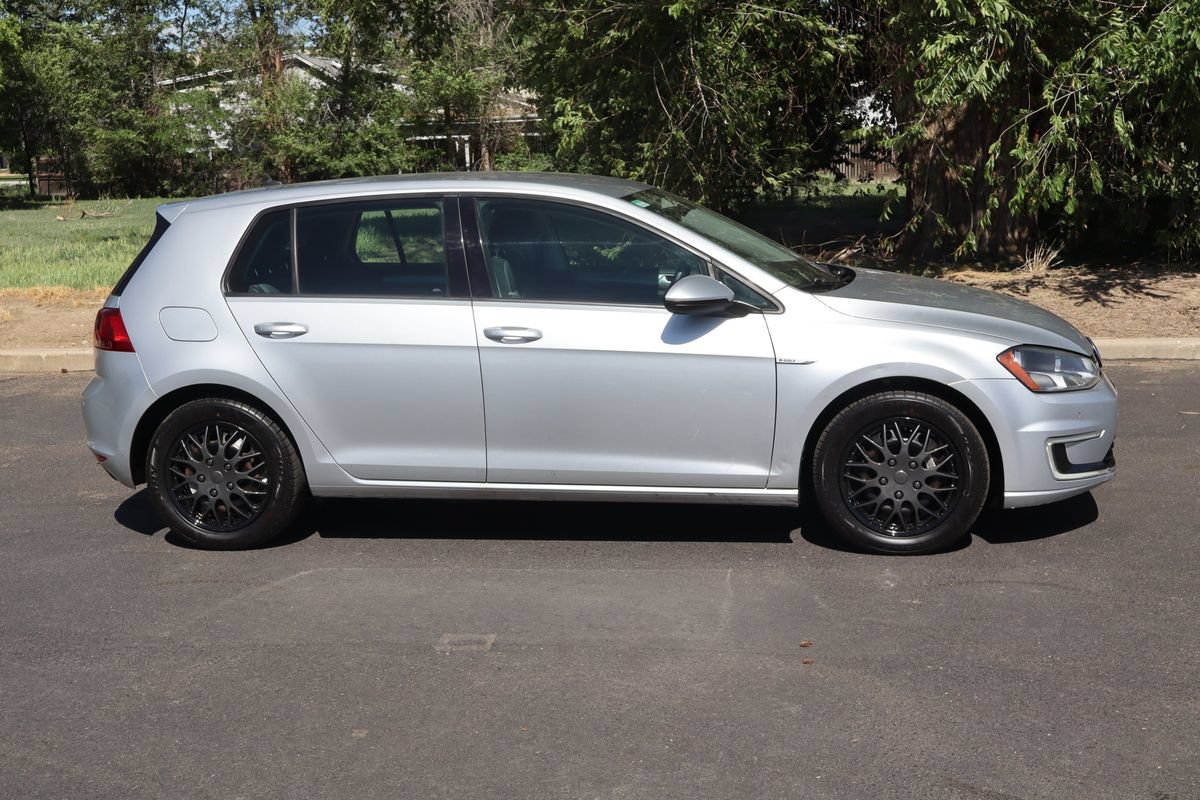 Used 2015 Volkswagen e-Golf Limited Edition FWD image 3
