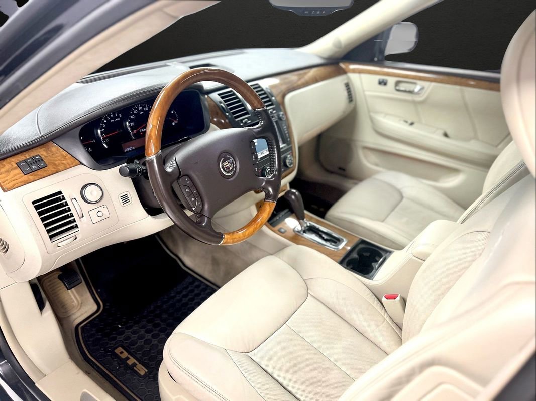 Used 2011 Cadillac DTS Platinum image 17