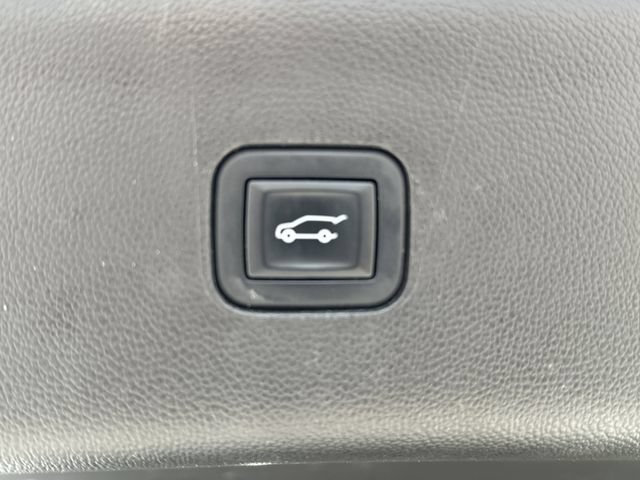 Used 2023 Buick Enclave Avenir w/ Avenir Technology Package FWD image 23